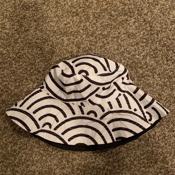 Zebra Printed / Black Reversible Bucket Hat - Picture 2 of 5